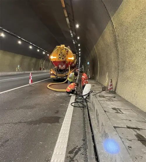 集宁隧道排水渠清淤